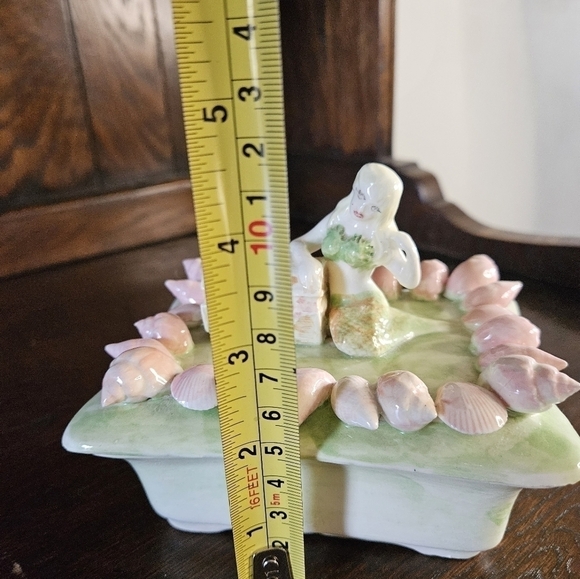 Very unique vintage mermaid and treasure chest trinket box. - Picture 5 of 12